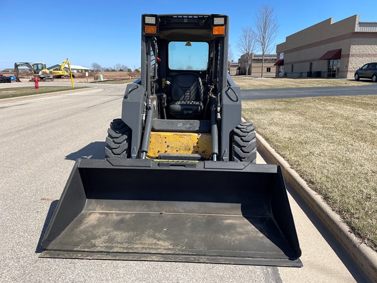 2006-new-holland-l170-image-2