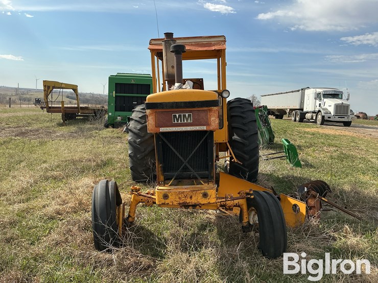 minneapolis-moline-4250-6-2wd-tractor-image-2