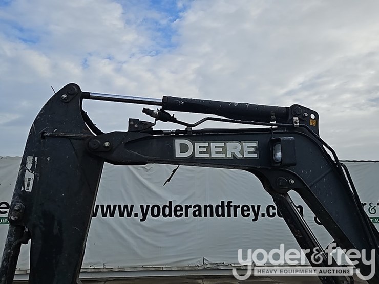 2015-deere-27d-image-19