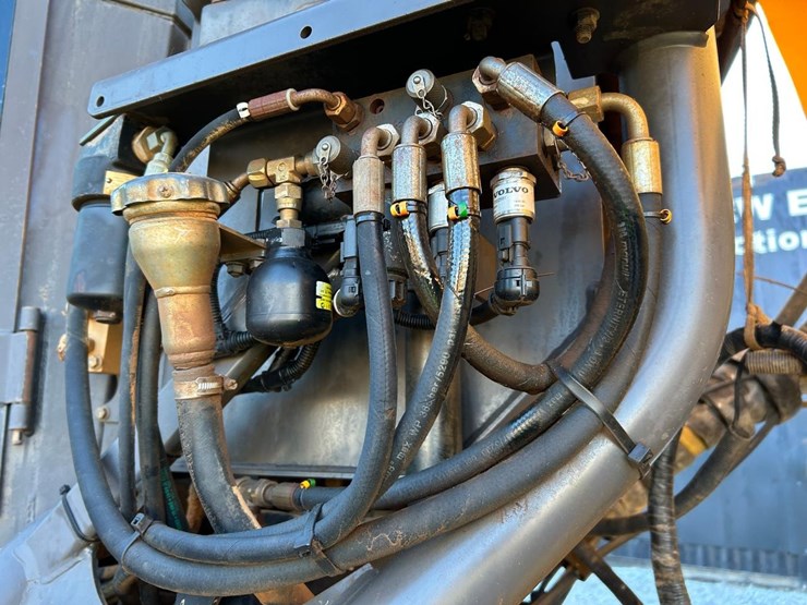 2014-volvo-a25g-image-18