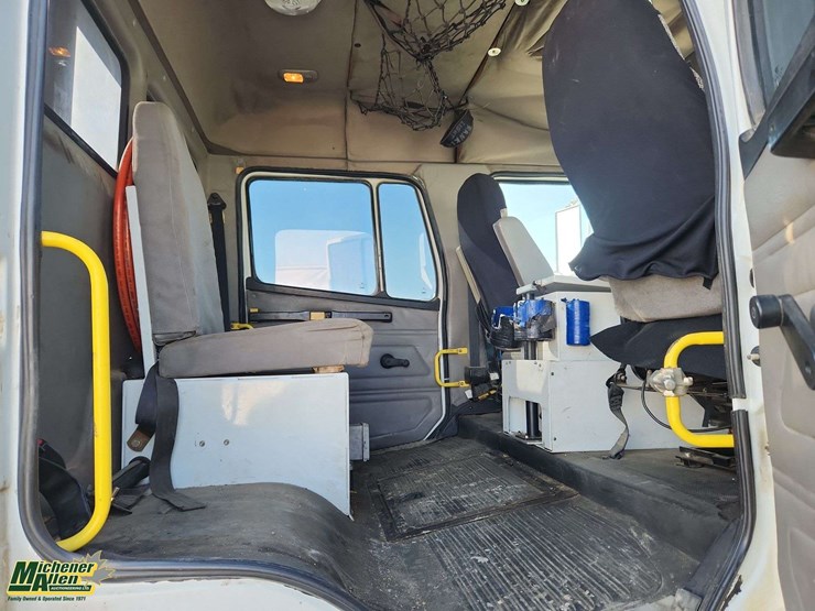 2006-international-durastar-4300-image-23