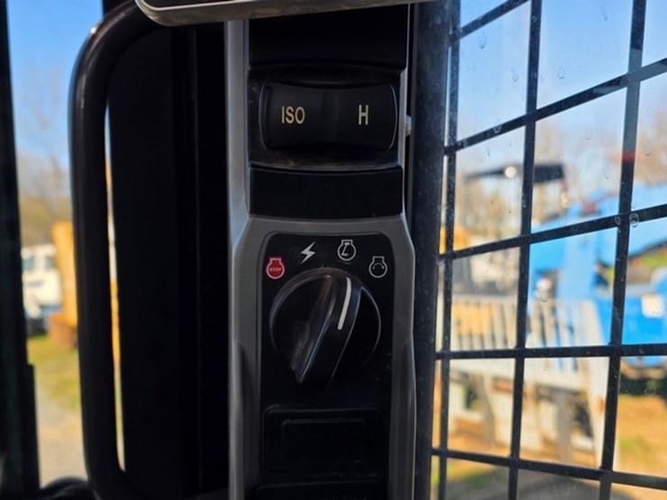 2021-case-tv450b-image-59