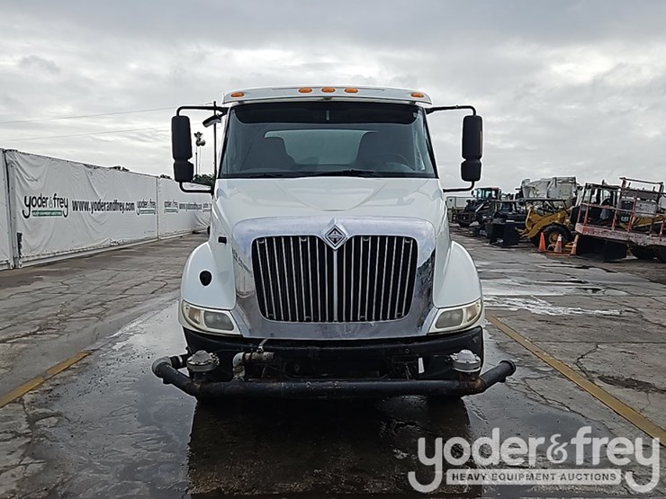 2005-international-8600-image-11