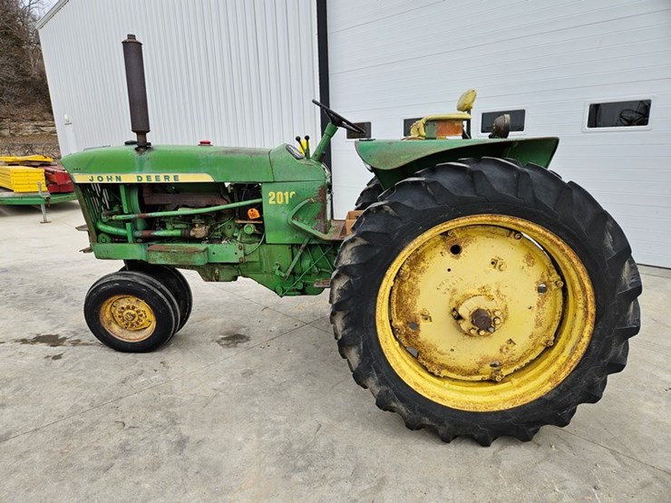 1965-john-deere-2010-image-2