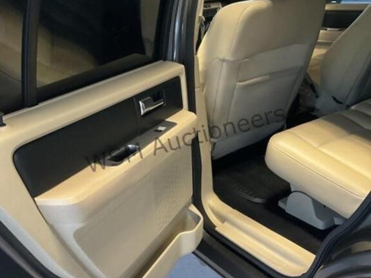 2016-ford-expedition-image-25