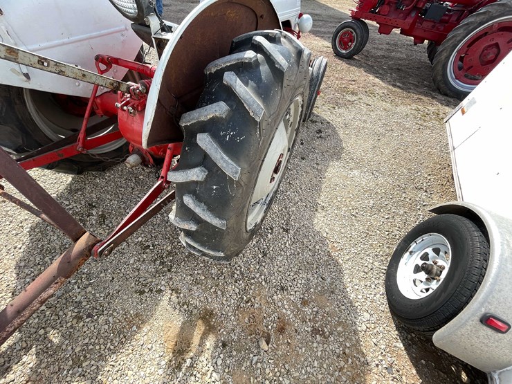 1948-ford-8n-image-22