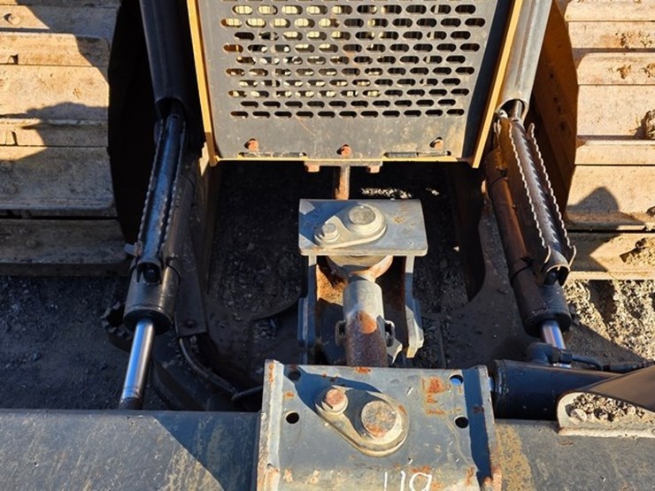 2013-case-850m-image-48