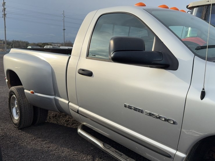 2004-dodge-3500-image-7