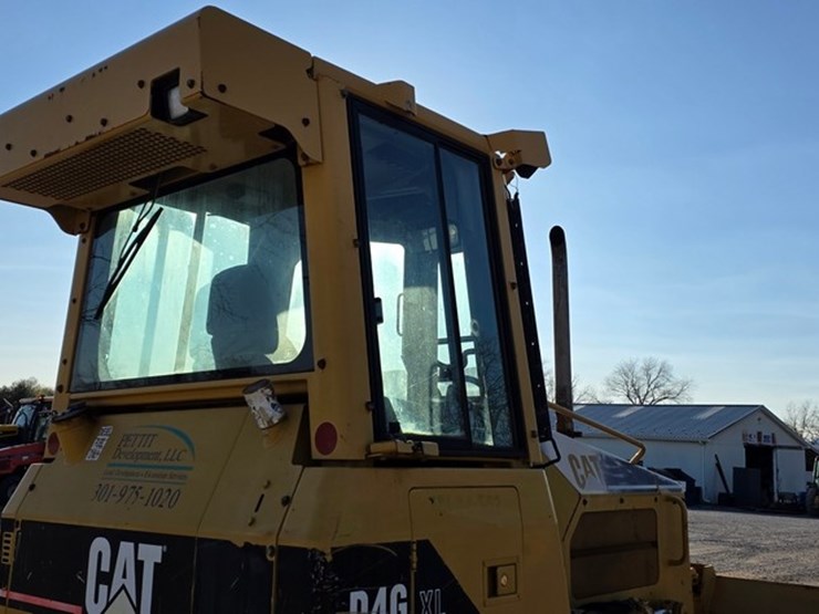 2005-caterpillar-d4g-xl-image-29