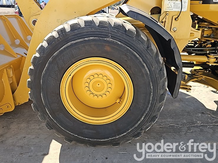 caterpillar-928g-image-17