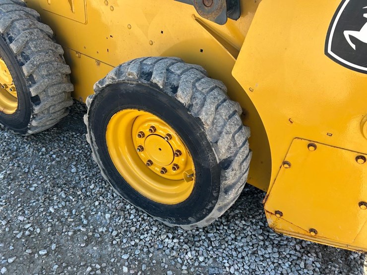 2019-deere-318g-image-15
