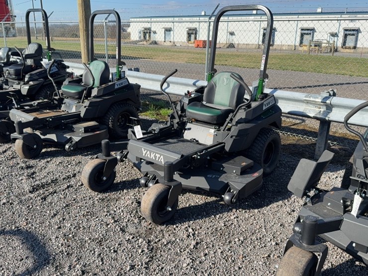 #4052-•-yakta-yxr-120-zero-turn-mower-image-1
