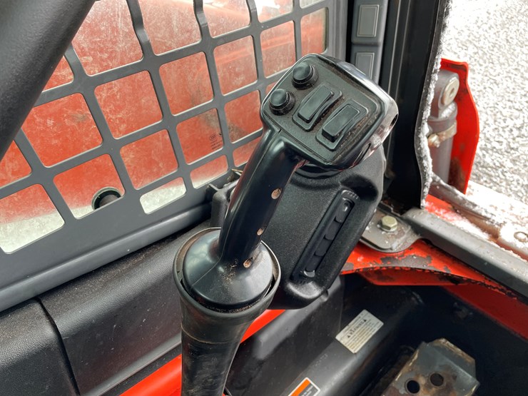 2022-kubota-ssv75-image-34