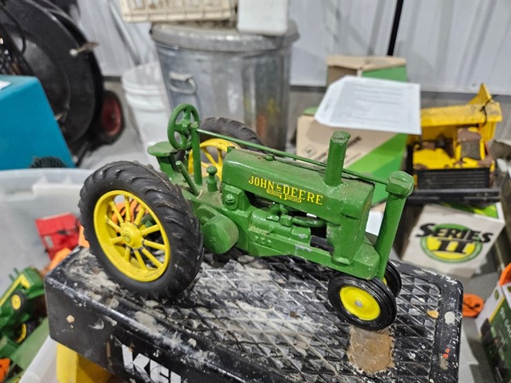 #992-•-john-deere-1/16-metal-toy-tractor-image-7