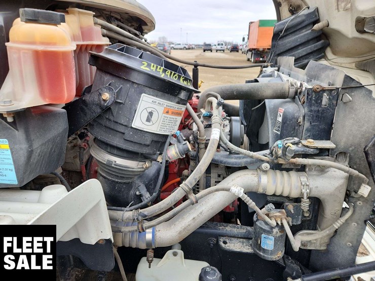 2018-freightliner-m2-106-image-27