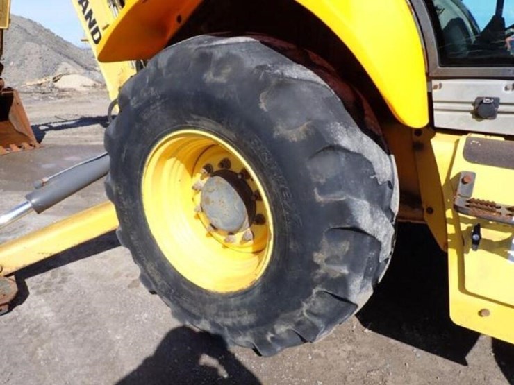 2012-new-holland-b95b-image-57