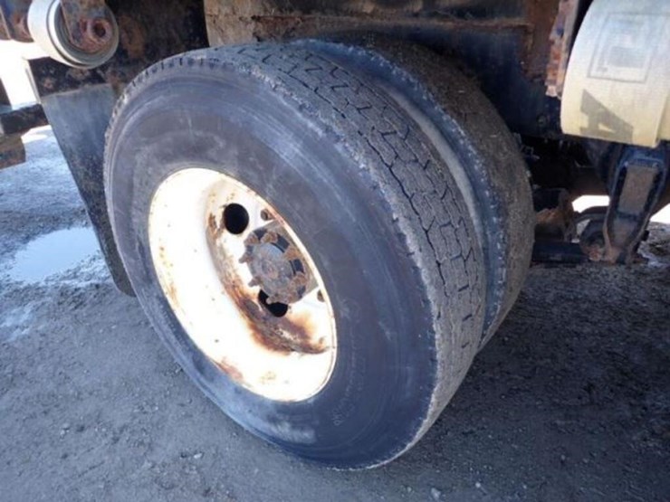 2001-freightliner-fld112-image-54