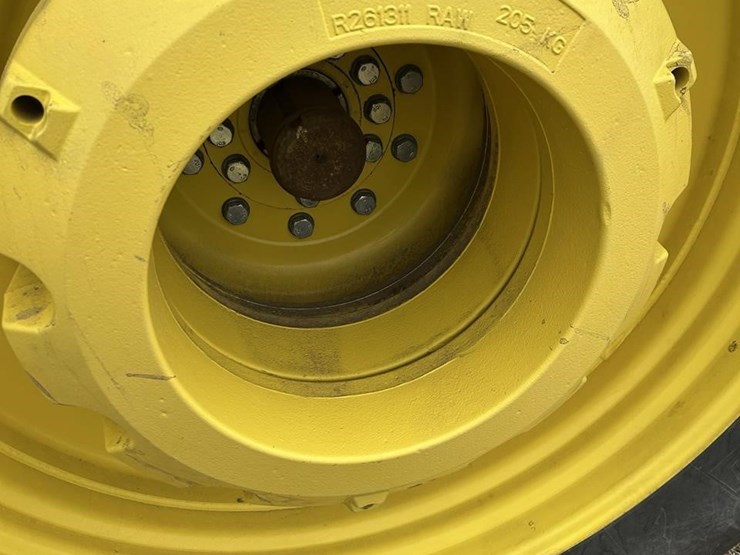 2014-john-deere-8320r-image-32