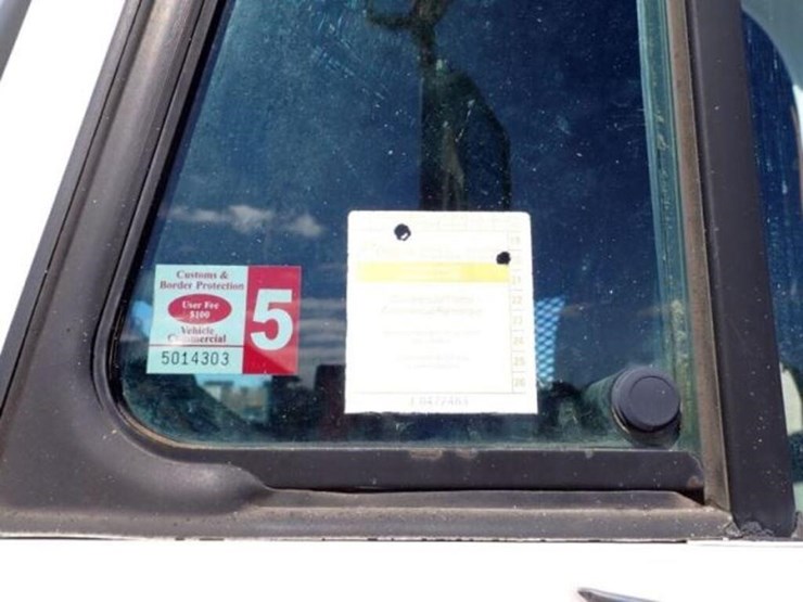 2001-freightliner-fld112-image-19