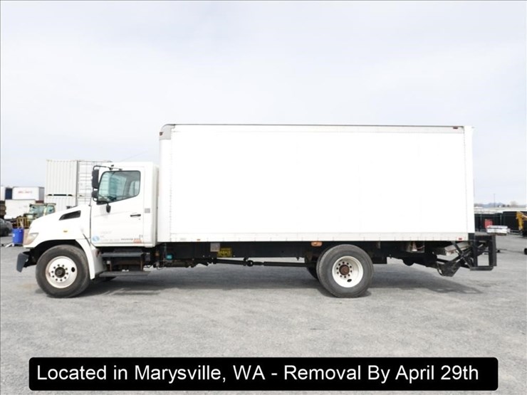 2010-hino-268-image-4