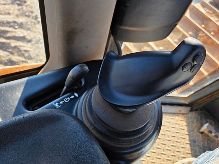 2013-case-850m-image-77