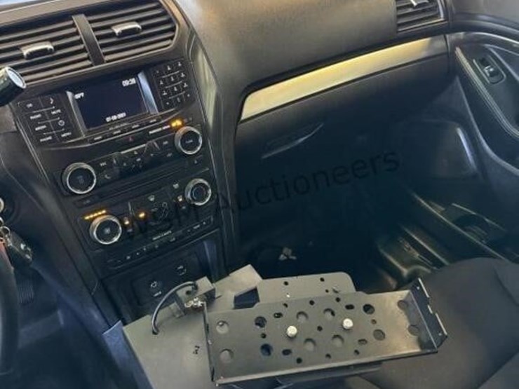 2016-ford-explorer-image-20