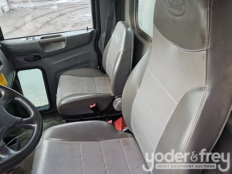 2017-peterbilt-337-image-25