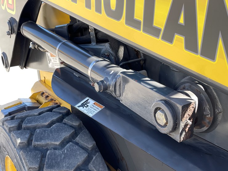 new-holland-l170-image-22