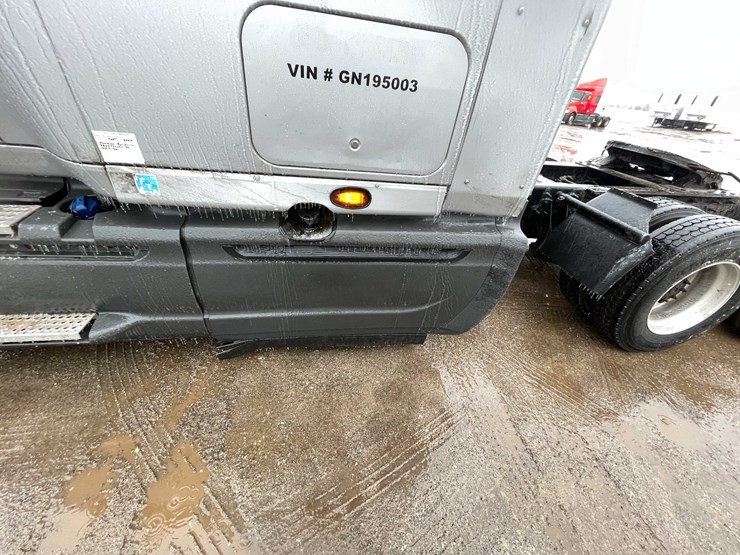 #230-•-2016-international-semi-tractor-(has-wi-title)-(denmark,-wi)-image-14