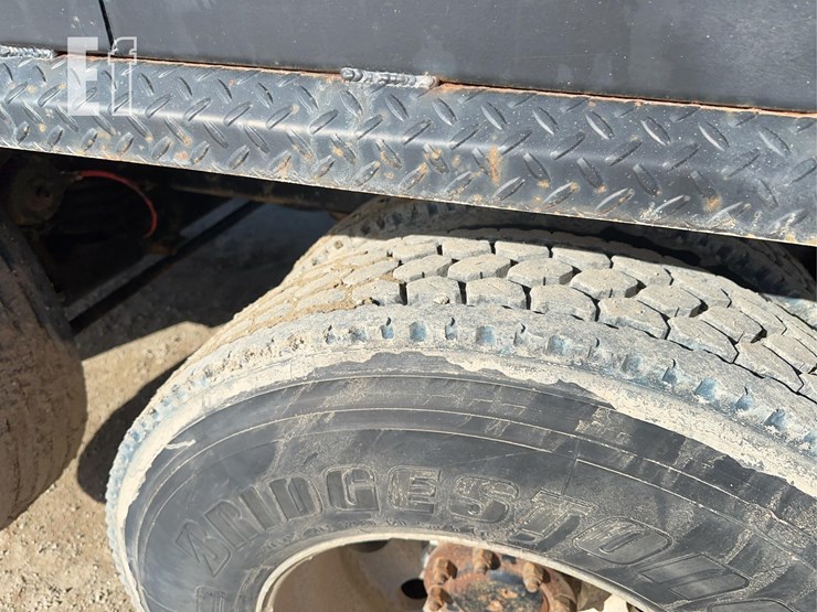 2002-kenworth-t800-image-34