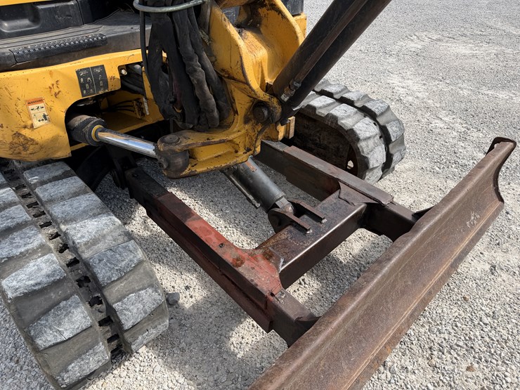 caterpillar-304cr-image-23