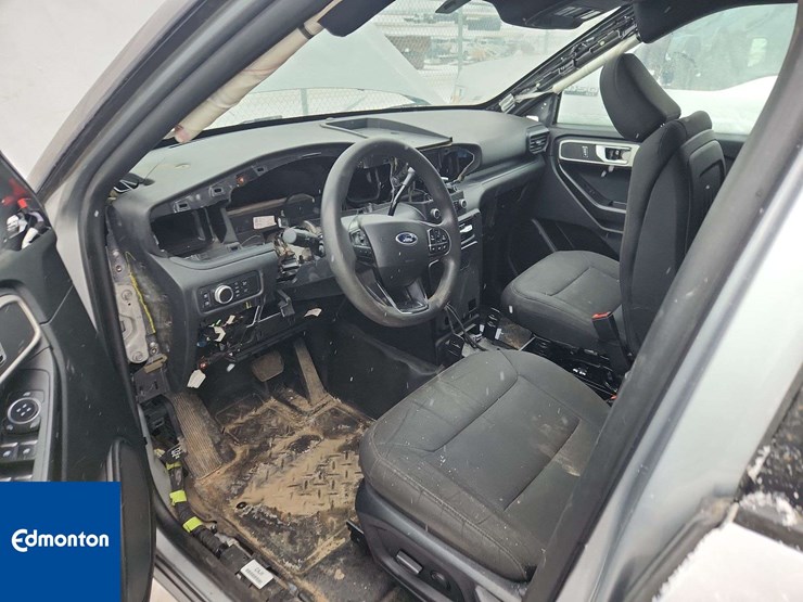 2020-ford-explorer-image-11