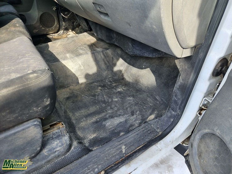 2010-chevrolet-silverado-1500-image-23