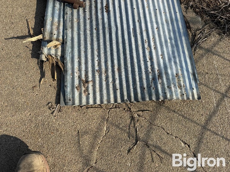 wire-gates-&-barn-tin-image-11