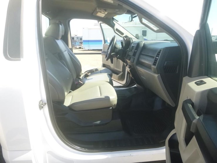 2021-ford-f550-image-13