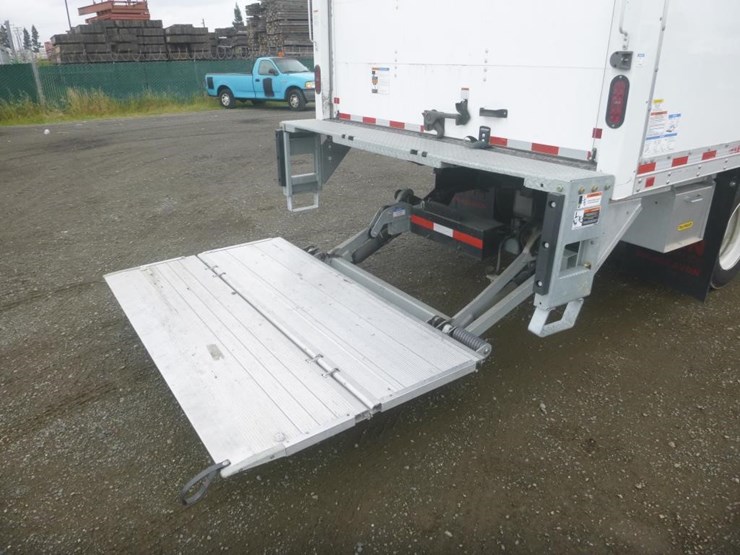 2023-isuzu-nrr-image-9