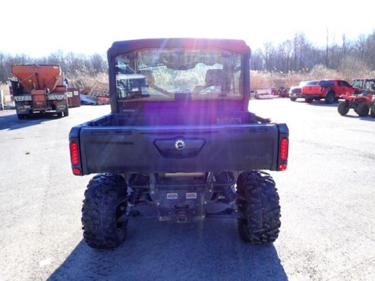 2021-can-am-defender-limited-hd10-4x4-side-by-side-image-6