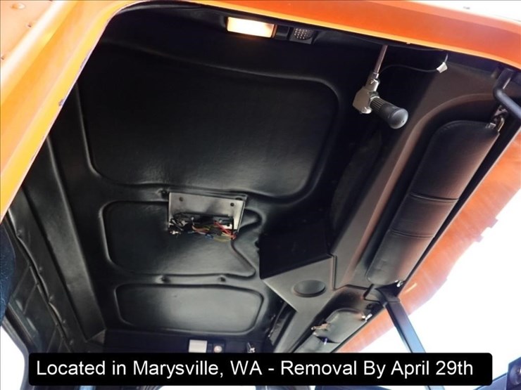 2000-freightliner-fld120-image-11