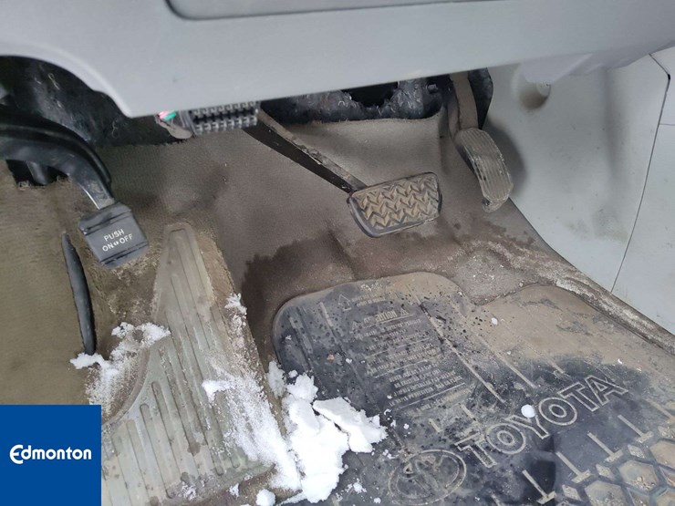 2013-toyota-sienna-image-18