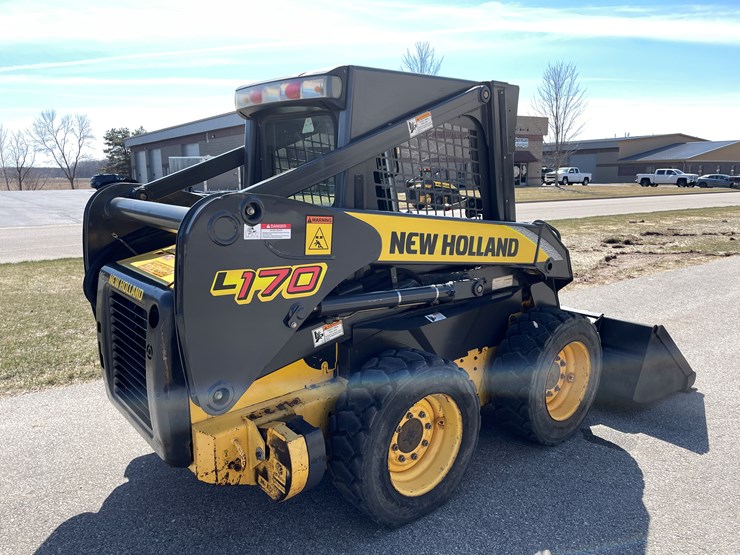 new-holland-l170-image-4