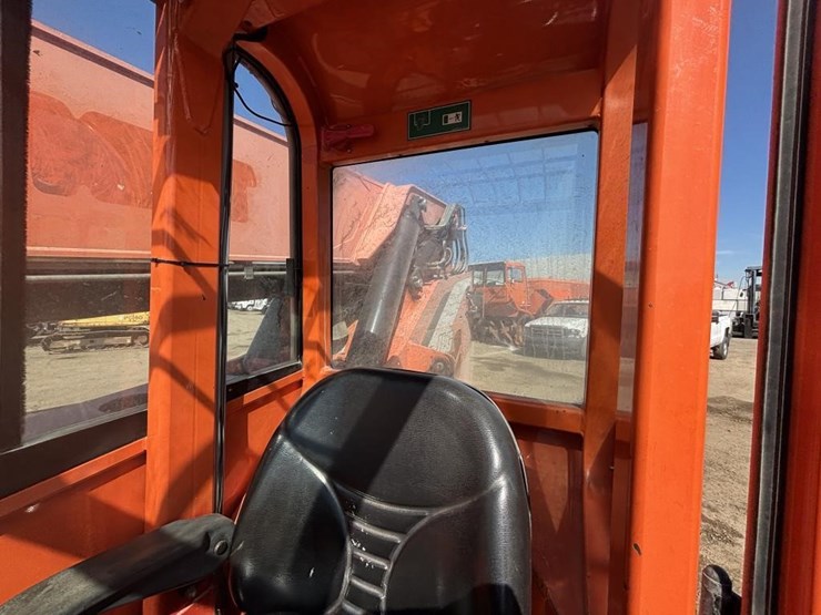 2014-jlg-8042-image-37