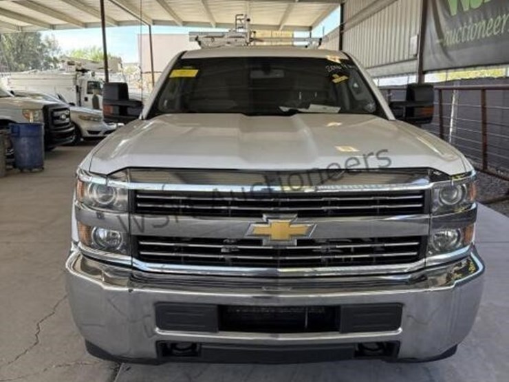 2016-chevrolet-silverado-2500hd-image-3
