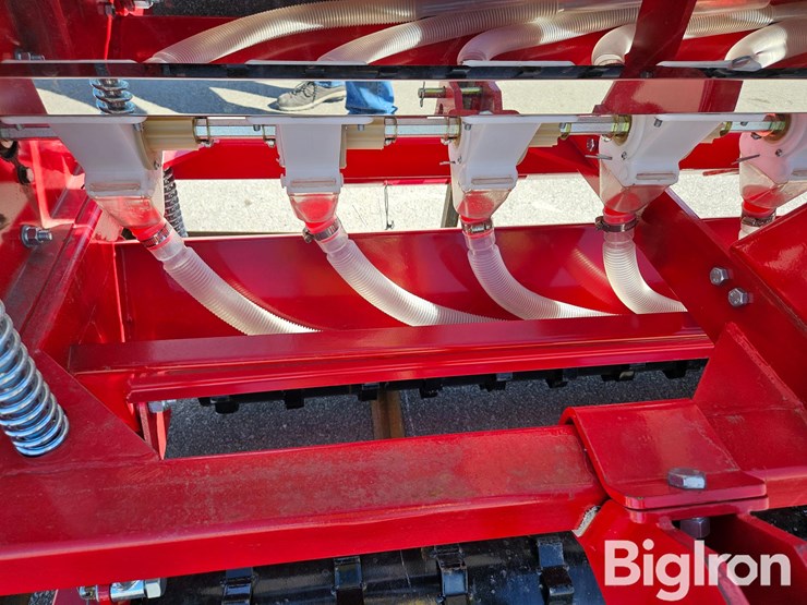 2025-massey-ferguson-730-image-16