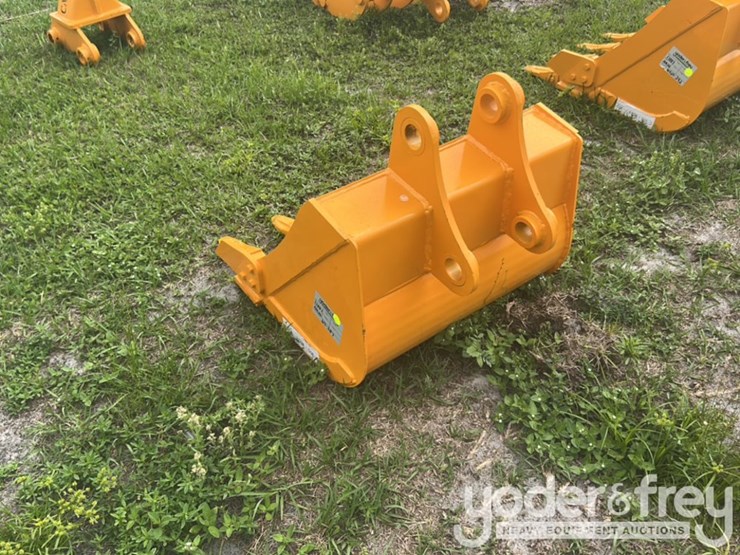 2026-caterpillar-305-image-3