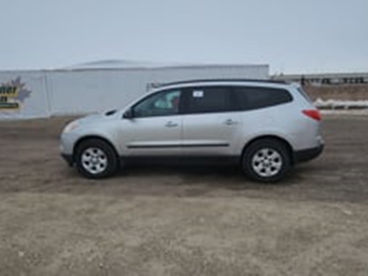 2011-chevrolet-traverse-ls-image-5