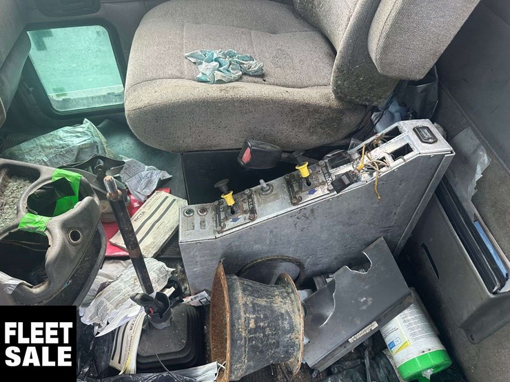 2005-kenworth-t800-image-27