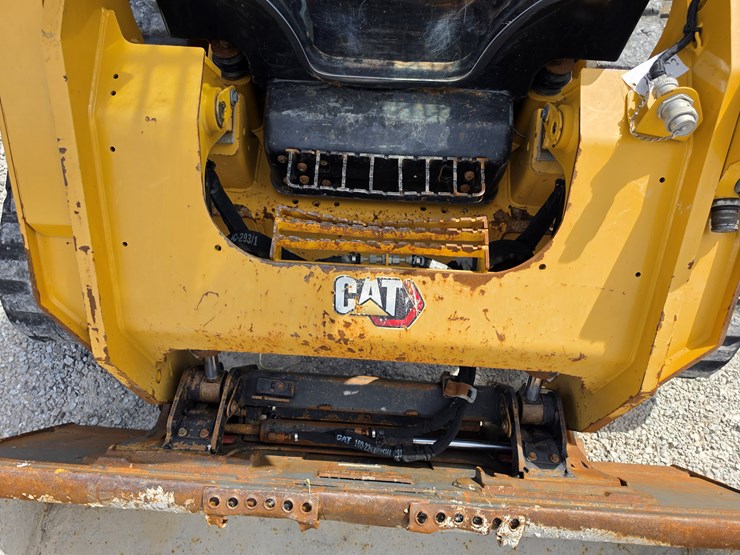 2021-caterpillar-299d3-image-5