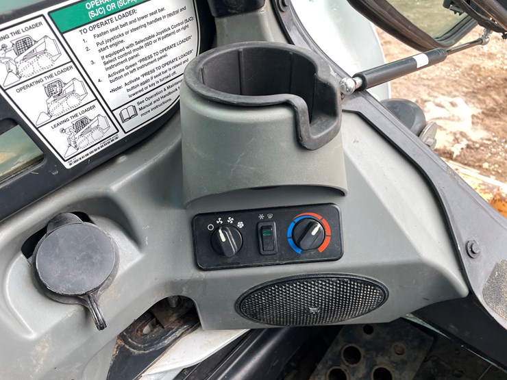 2018-bobcat-t740-image-34