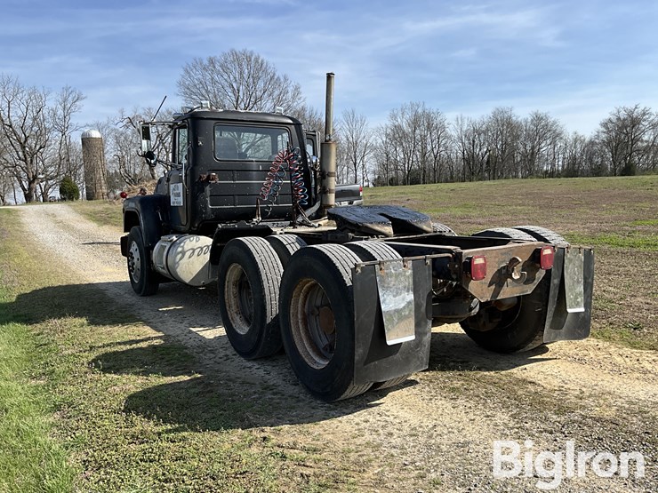 1987-mack-r688st-image-7