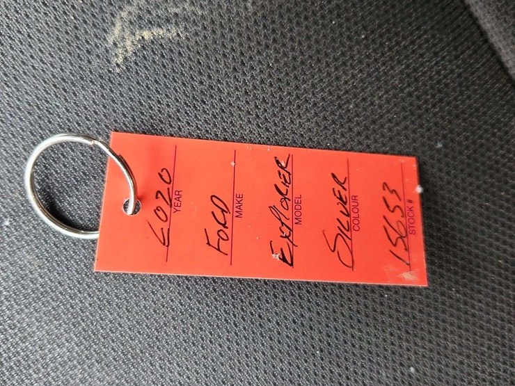 2020-ford-explorer-image-23